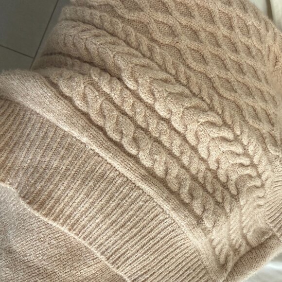 NWOT Cyrus medium cream sweater vest - Picture 5 of 5